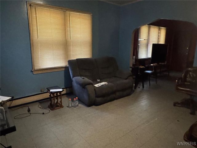 89 Deshler Street, Buffalo, NY 14212