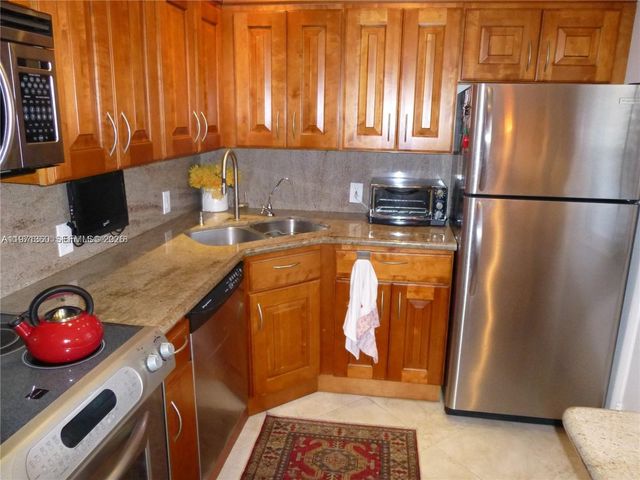 3101 N Country Club Dr 107, Aventura, FL 33180