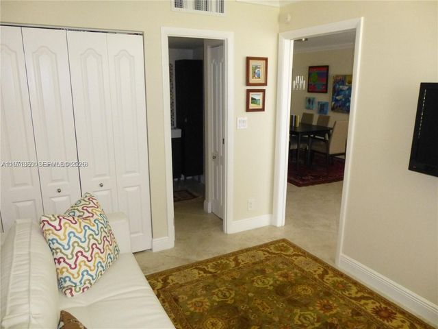 3101 N Country Club Dr 107, Aventura, FL 33180