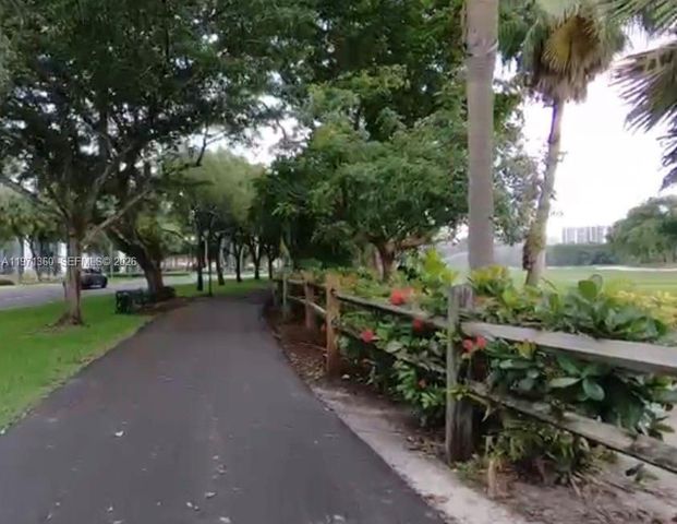 3101 N Country Club Dr 107, Aventura, FL 33180