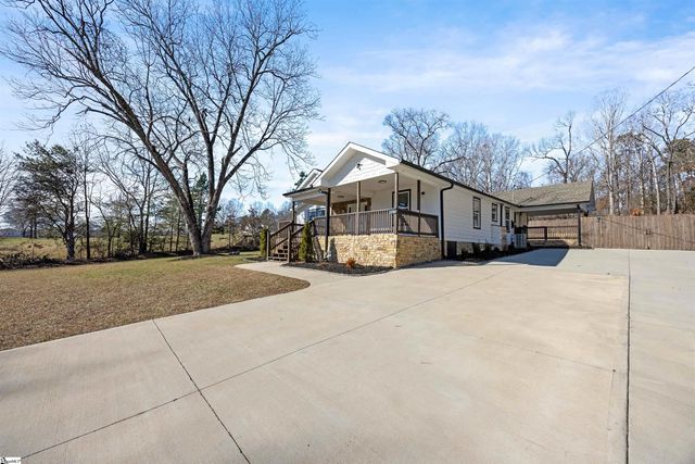 2016 Edwards Lake Road, Greer, SC 29651