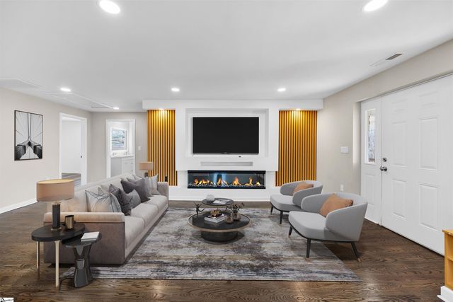 2016 Edwards Lake Road, Greer, SC 29651