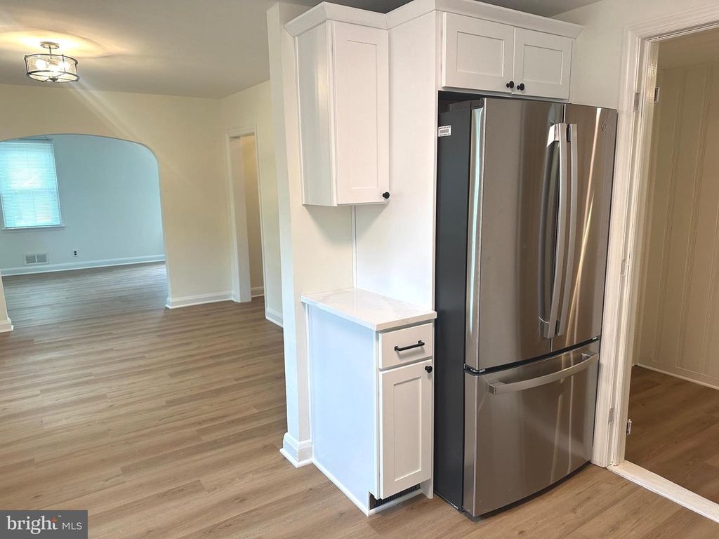 Image 4 of property listing at 612 N WOODWARD DR, Baltimore, MD 21221