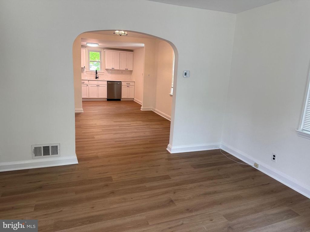 Image 5 of property listing at 612 N WOODWARD DR, Baltimore, MD 21221