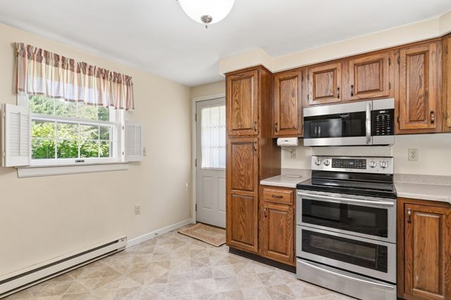 83 Stoney Hollow Rd, Tiverton, RI 02878