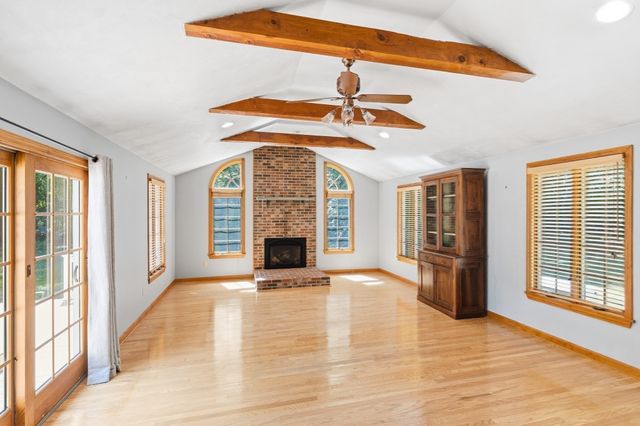 83 Stoney Hollow Rd, Tiverton, RI 02878