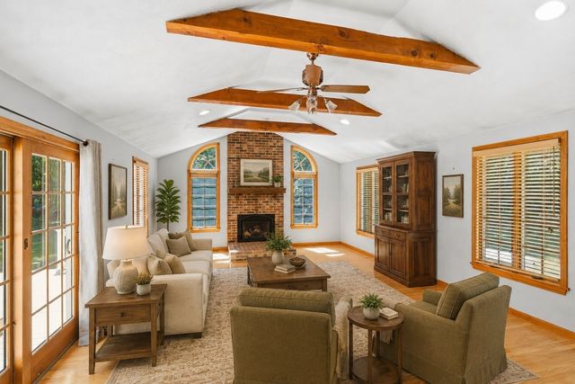 83 Stoney Hollow Rd, Tiverton, RI 02878