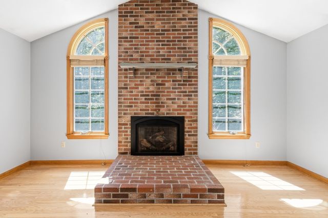 83 Stoney Hollow Rd, Tiverton, RI 02878