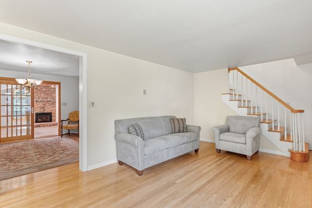 83 Stoney Hollow Rd, Tiverton, RI 02878
