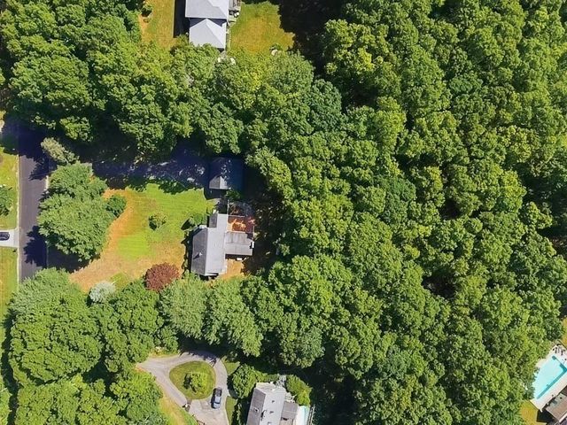 83 Stoney Hollow Rd, Tiverton, RI 02878