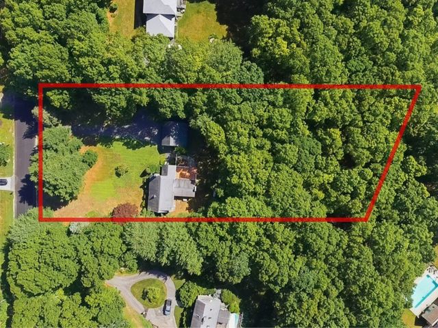 83 Stoney Hollow Rd, Tiverton, RI 02878