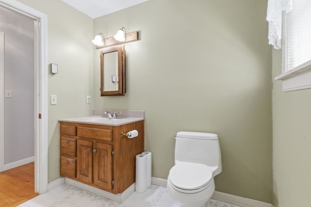 83 Stoney Hollow Rd, Tiverton, RI 02878