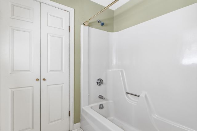 83 Stoney Hollow Rd, Tiverton, RI 02878