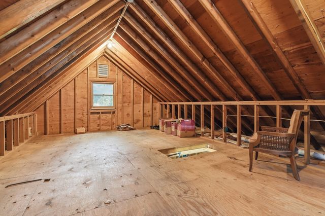 83 Stoney Hollow Rd, Tiverton, RI 02878
