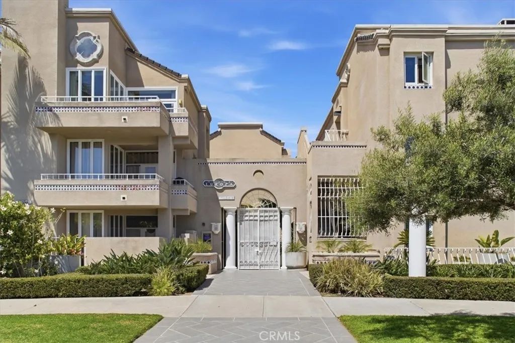 3990 Nobel, San Diego, CA 92122