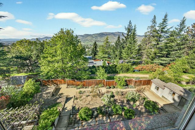 1927 Tamarack Place, Ashland, OR 97520