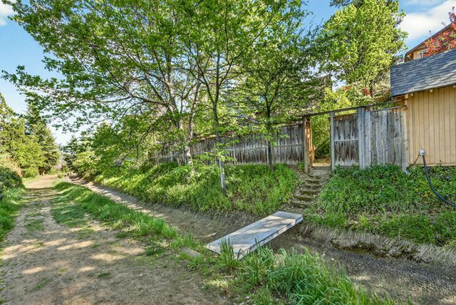 1927 Tamarack Place, Ashland, OR 97520