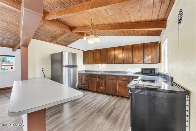 1003 Sbragia Way, Sparks, NV 89431