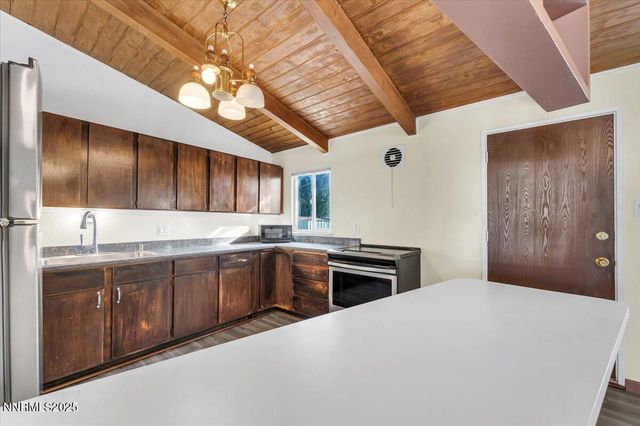 1003 Sbragia Way, Sparks, NV 89431