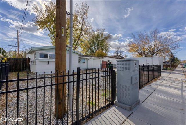 1003 Sbragia Way, Sparks, NV 89431