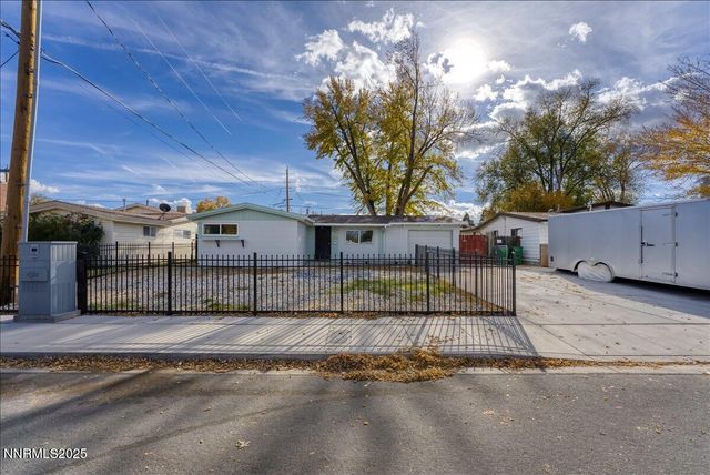 1003 Sbragia Way, Sparks, NV 89431