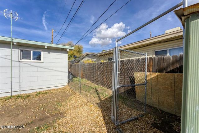 1003 Sbragia Way, Sparks, NV 89431