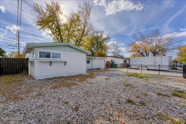 1003 Sbragia Way, Sparks, NV 89431