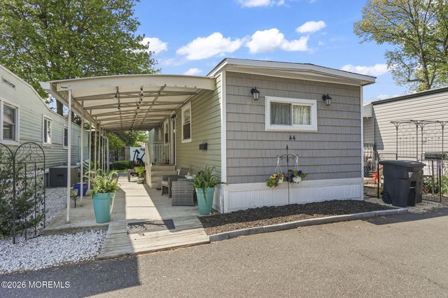 44 Sams Trailer Ct Court, Hazlet, NJ 07730