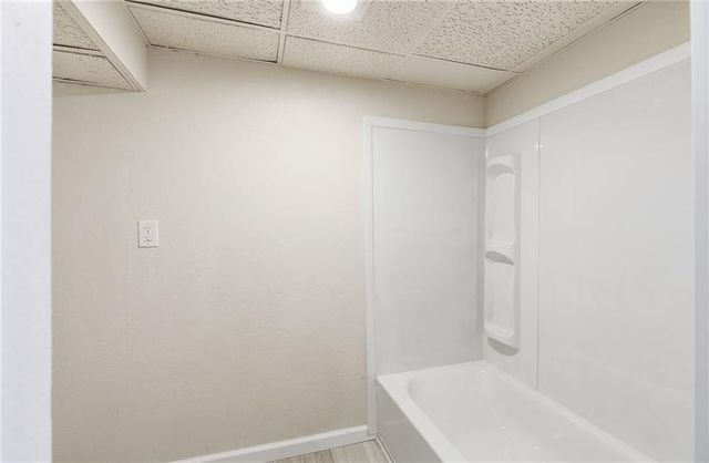 18901 E 30th Terrace S, Independence, MO 64057