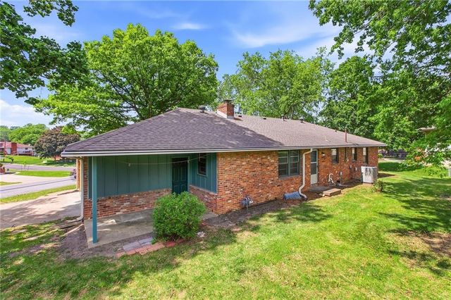 18901 E 30th Terrace S, Independence, MO 64057