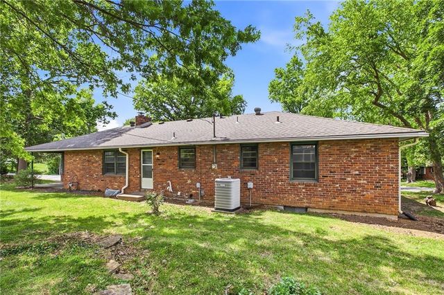 18901 E 30th Terrace S, Independence, MO 64057