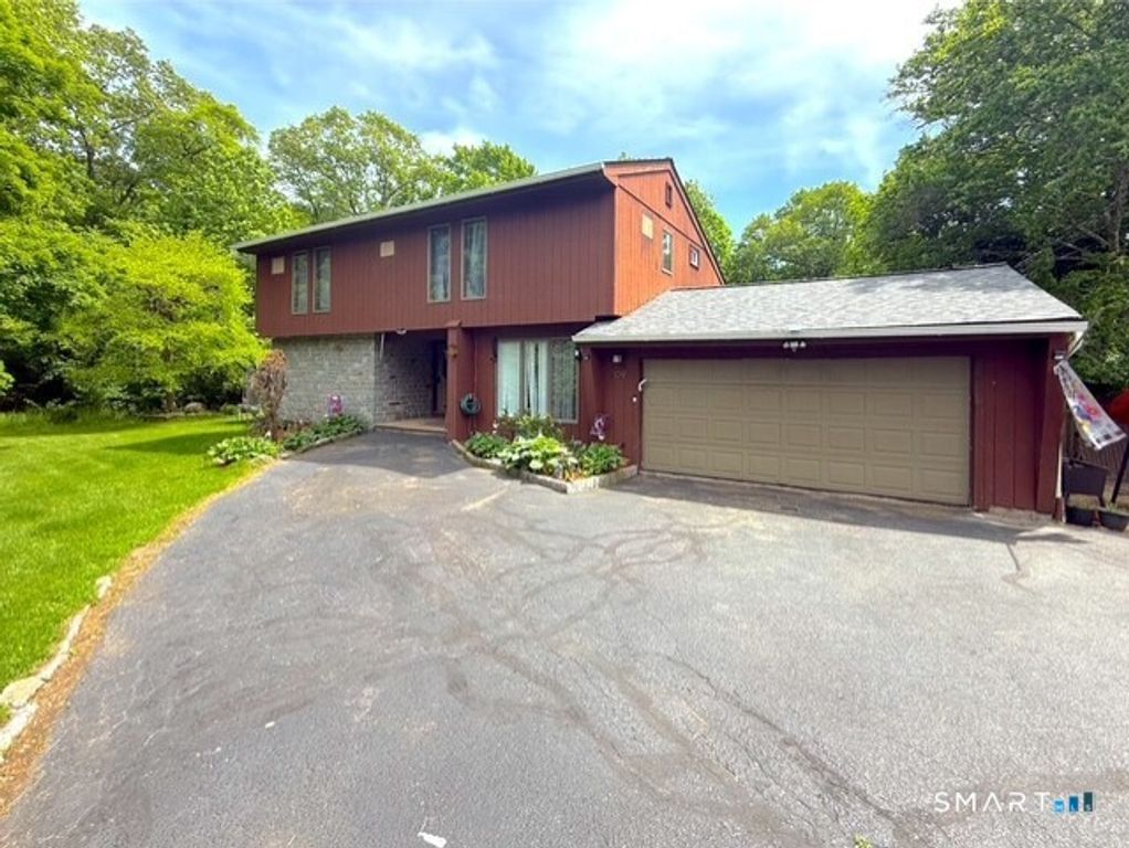 109 Spruce Drive, Naugatuck, CT 06770