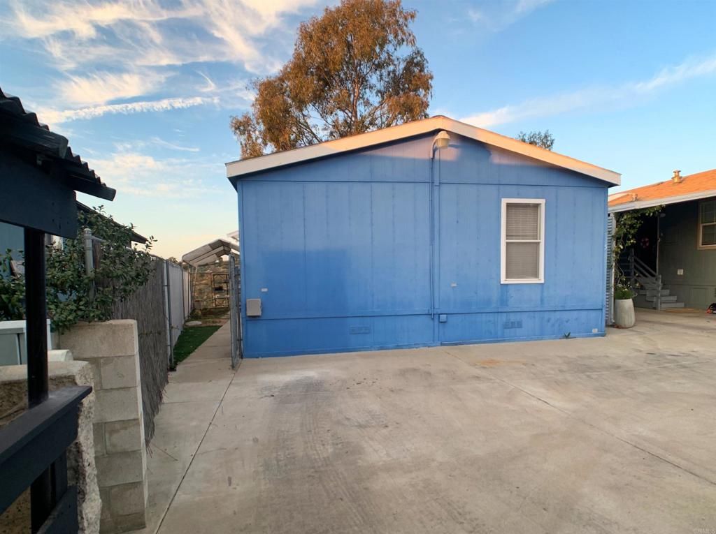 Image 3 of property listing at 300 Thornton Drive 5, El Cajon, CA 92021