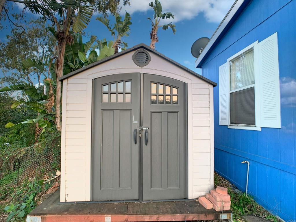 Image 6 of property listing at 300 Thornton Drive 5, El Cajon, CA 92021