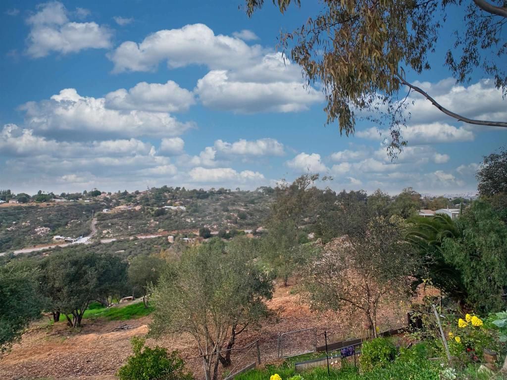 Image 7 of property listing at 300 Thornton Drive 5, El Cajon, CA 92021