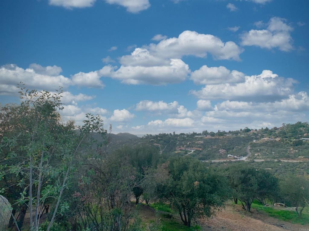 Image 8 of property listing at 300 Thornton Drive 5, El Cajon, CA 92021