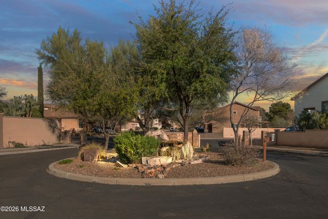 551 E Camino Luna Azul, Sahuarita, AZ 85629
