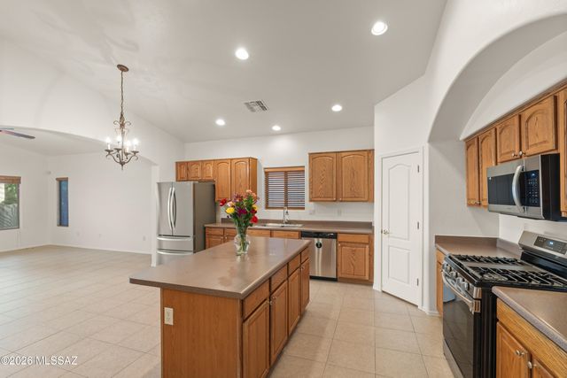 551 E Camino Luna Azul, Sahuarita, AZ 85629