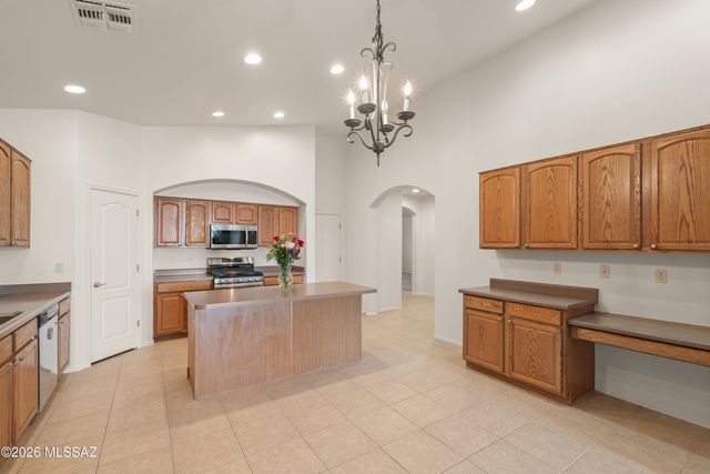 551 E Camino Luna Azul, Sahuarita, AZ 85629