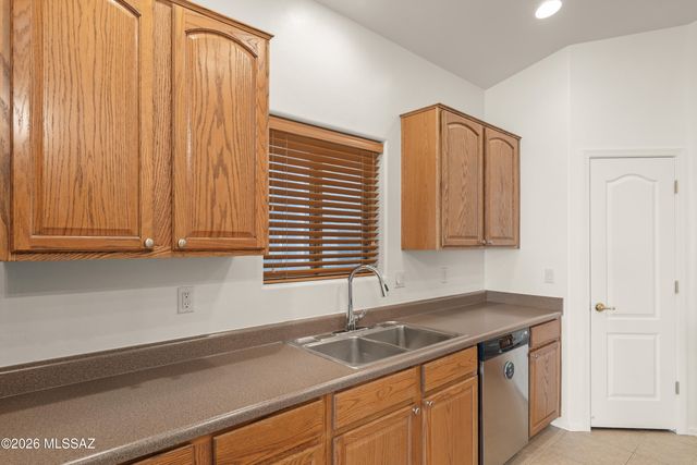 551 E Camino Luna Azul, Sahuarita, AZ 85629