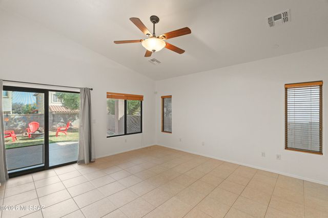 551 E Camino Luna Azul, Sahuarita, AZ 85629