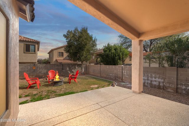 551 E Camino Luna Azul, Sahuarita, AZ 85629