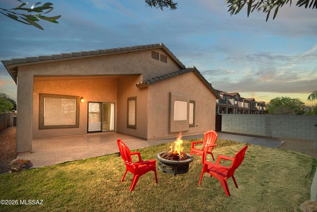 551 E Camino Luna Azul, Sahuarita, AZ 85629