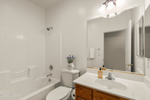 551 E Camino Luna Azul, Sahuarita, AZ 85629