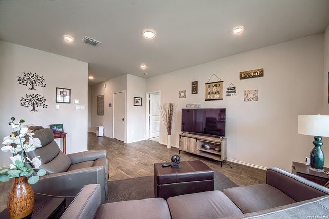 756 OCELOT CT, Seguin, TX 78155