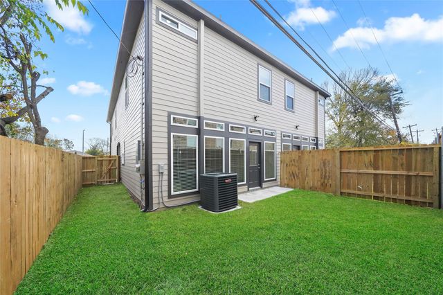 7242 Saint Augustine Street B, Houston, TX 77021