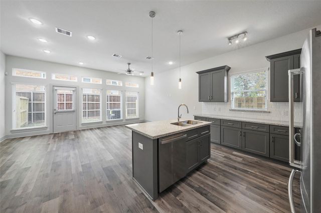 7242 Saint Augustine Street B, Houston, TX 77021