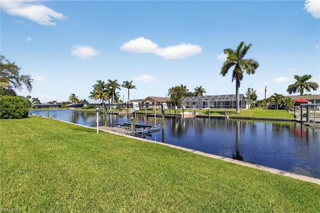 1421 Windsor CT, Cape Coral, FL 33904