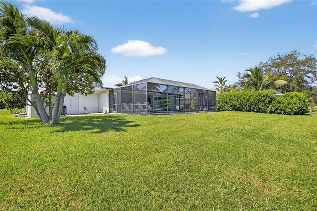 1421 Windsor CT, Cape Coral, FL 33904