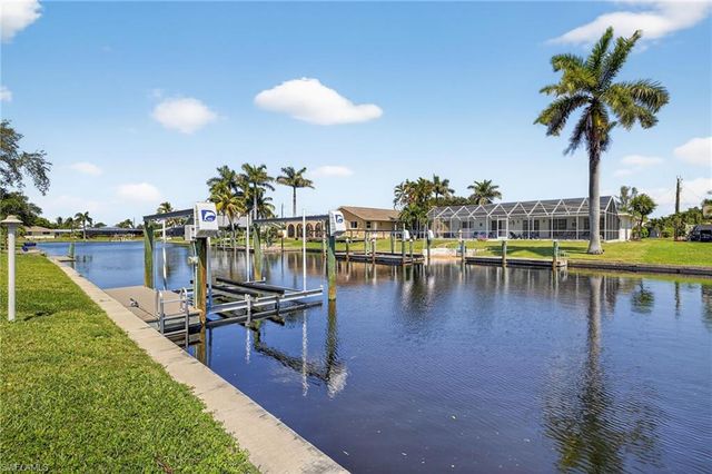 1421 Windsor CT, Cape Coral, FL 33904